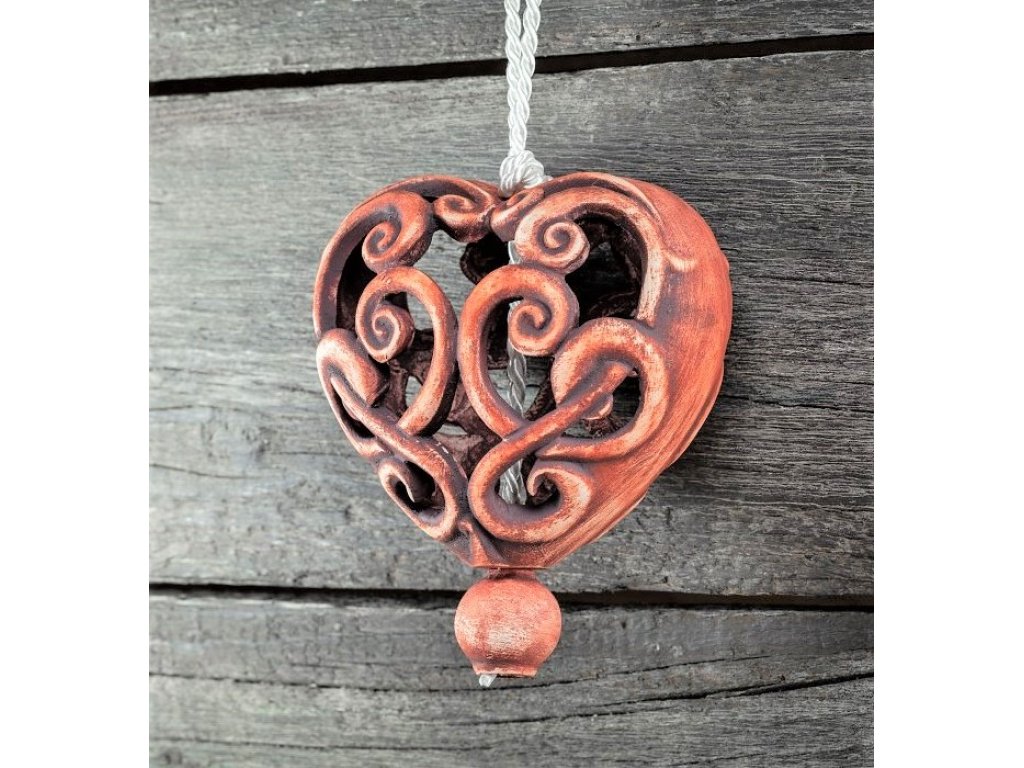 Keramické vyrezávané srdce - patina železo