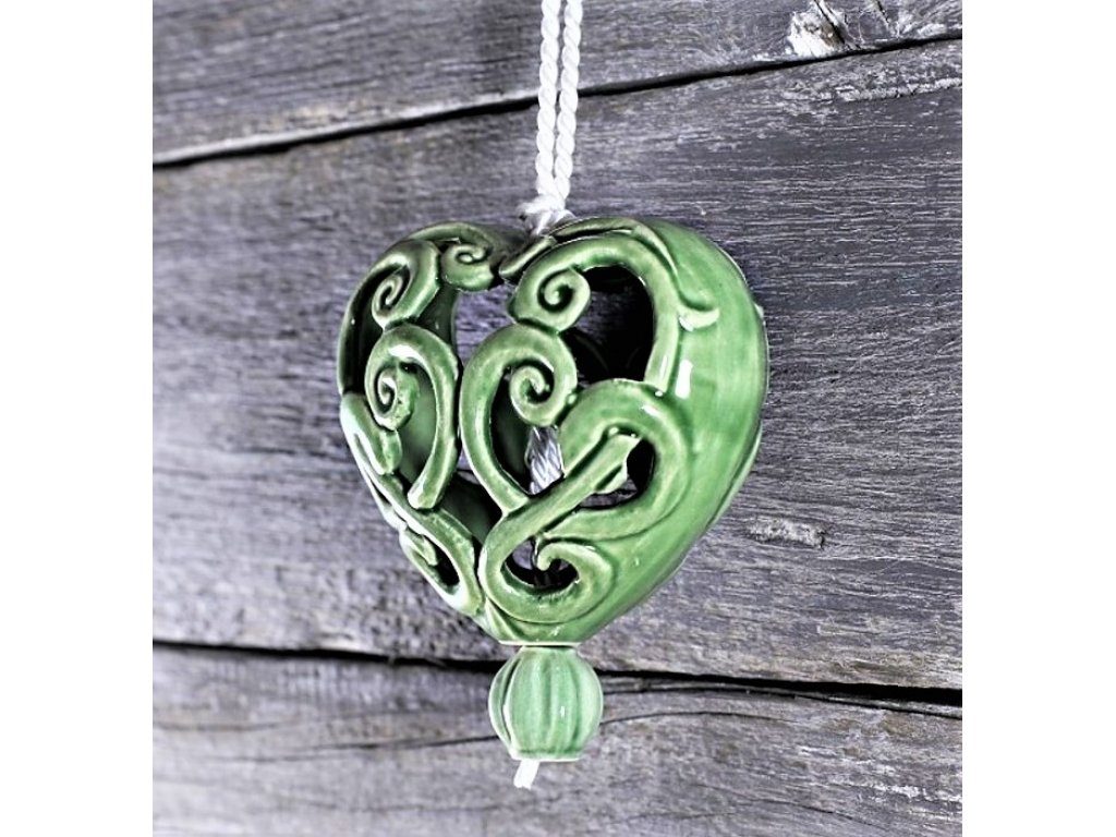 Keramické vyrezávané srdce - zelené