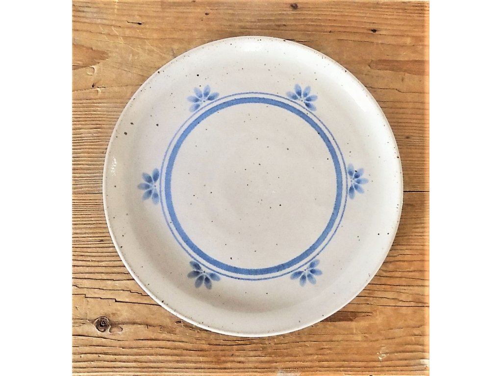 Keramický plytký tanier s piatimi listami