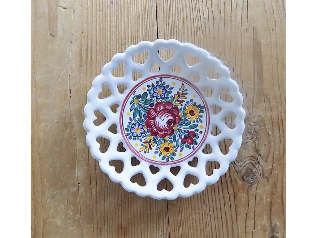 Keramický talíř se srdíčky, slovácký - průměr 16 cm