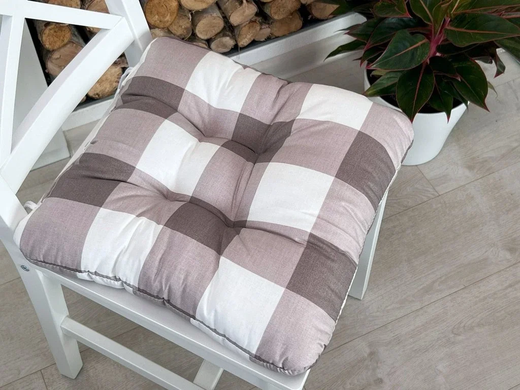 Sedák na židli - kostky hnědé