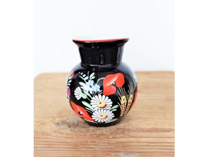Chodská keramická váza, čierna s motívom kvetov