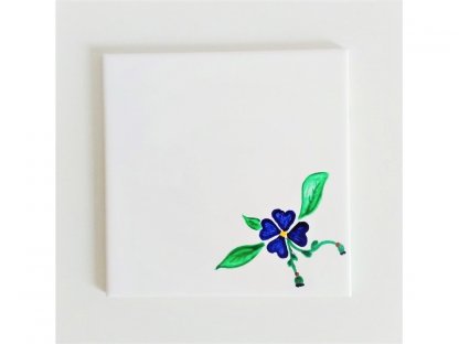 Keramická, ručně malovaná kachle - modrý květ v rohu - 12.