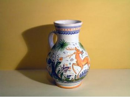 Keramický dekoratívny džbán s jeleňom