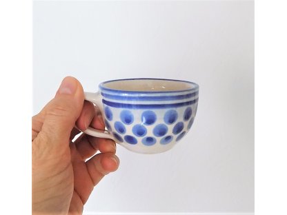 Keramický hrnček na čaj, kávu s bodkami