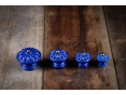 Porcelánová rukoväť - modrofialová sedmokráska