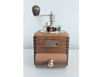 Ruční mlýnek na kávu dřevěný, 1945 Luxury, 20x10x10 cm