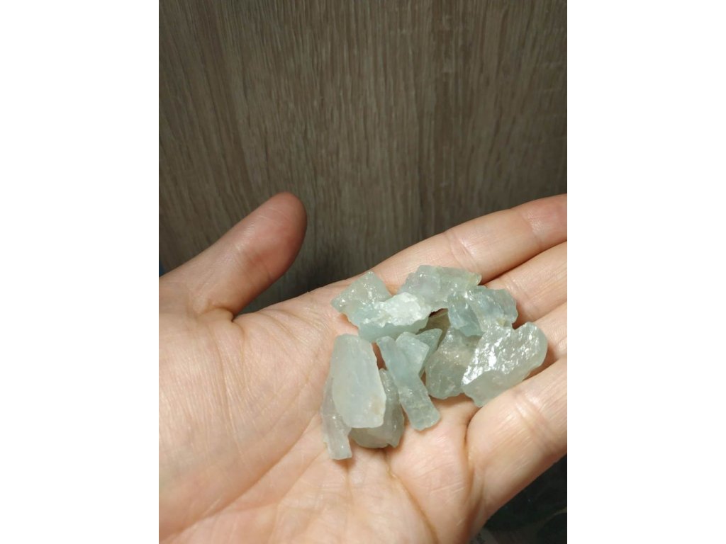 Akvamarin/Aquamarine maly/Small sůrovy/rough 0,5 cm -1,5cm LOT 20 pieces