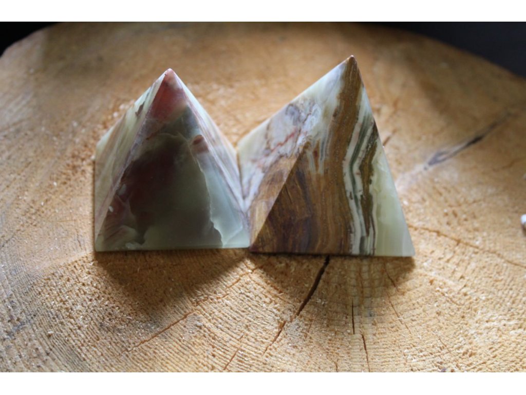 Aragonit-Onyx Pyramid 12,5cm