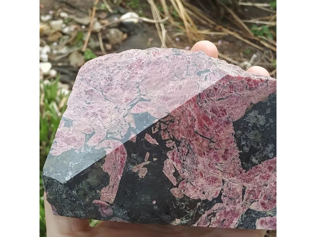 Eudialyte velky extra XL 12cm půl leštěni