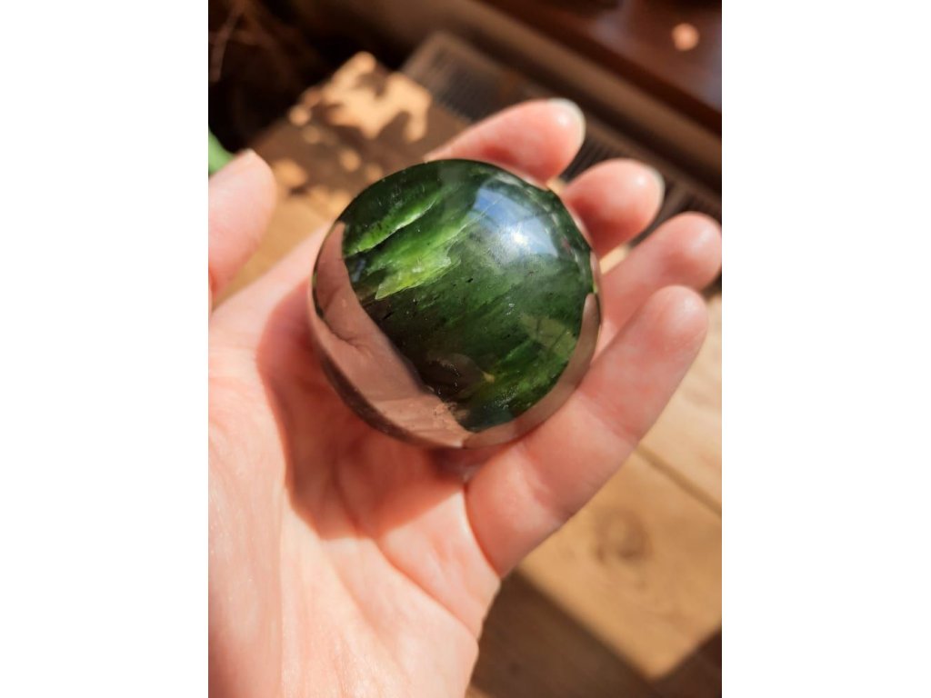 Sphere Nephrite 12-15cm