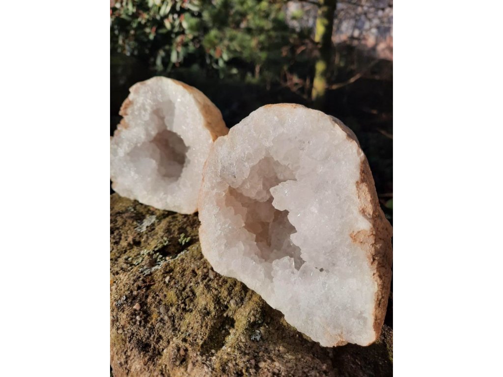 Berg Kristall geoda  14-15cm