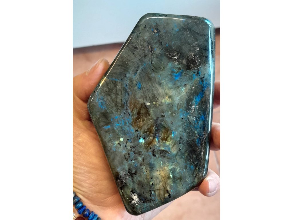 Labradorite Leštěni velchoobchod baleni 5 kg 3-5 ks