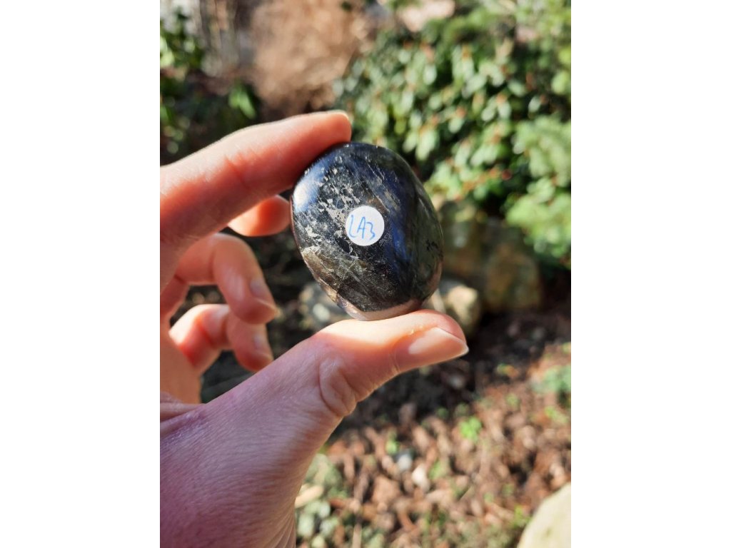 Labradorite flat stone 4cm