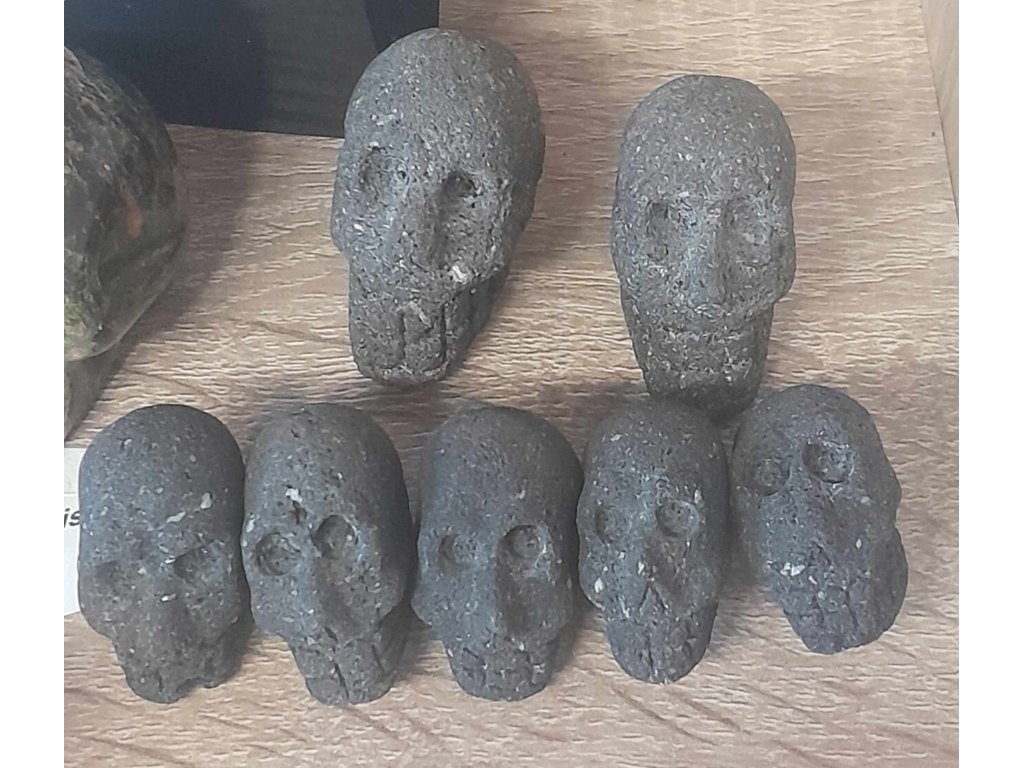 Skull Lava stone drilled black 1,5cm