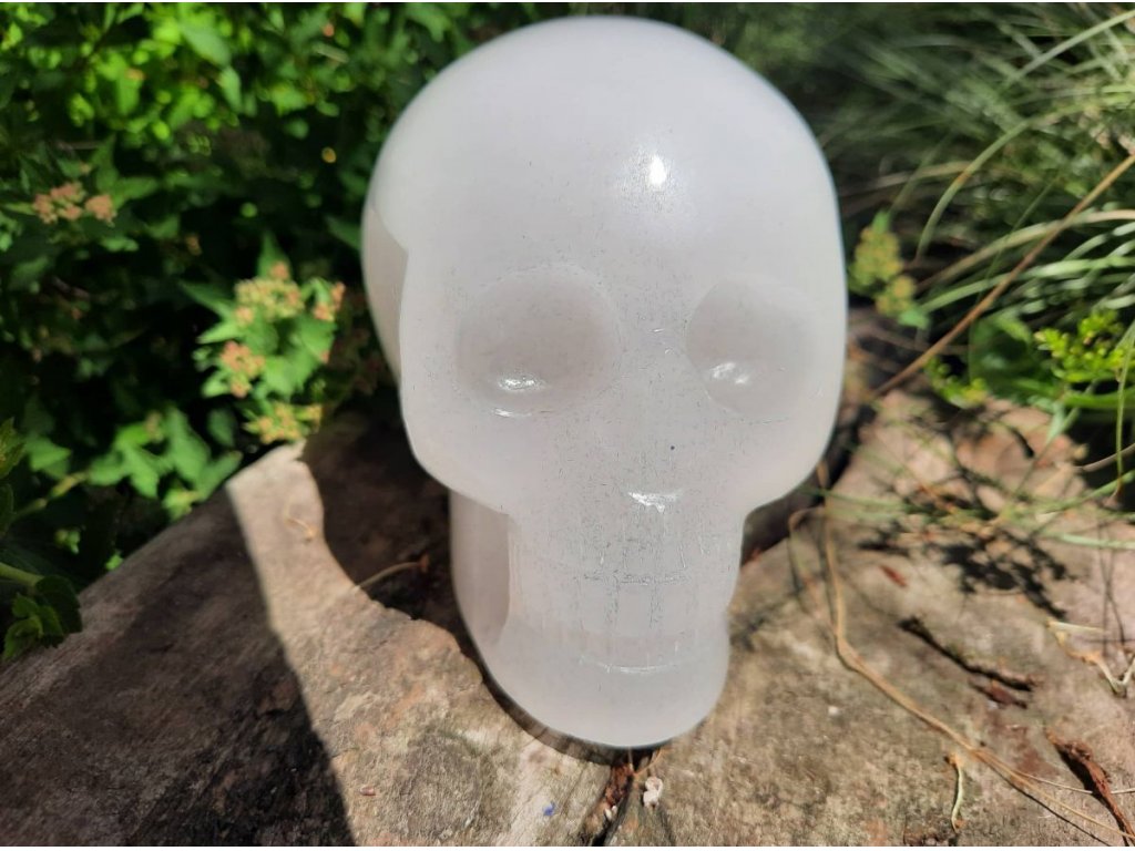 Skull White Aventurine /Milk quartz 10cm
