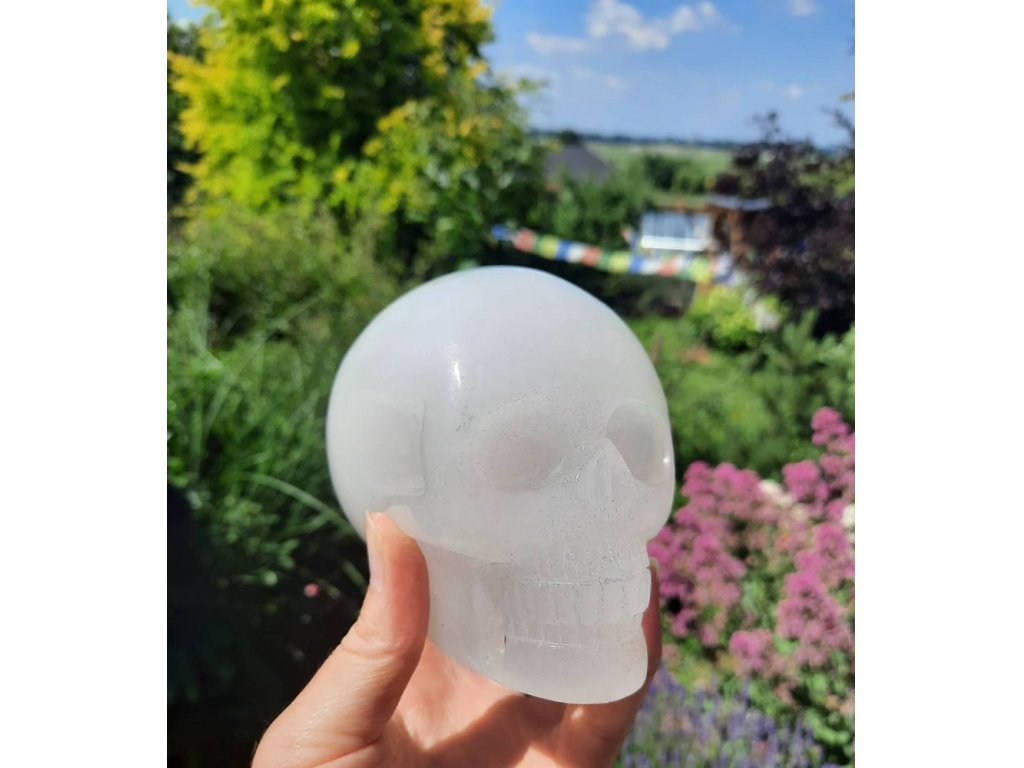 Skull White Aventurine /Milk quartz 10cm