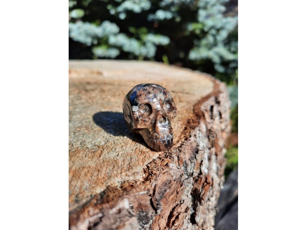Skull unusual brown Charoite 2,5cm