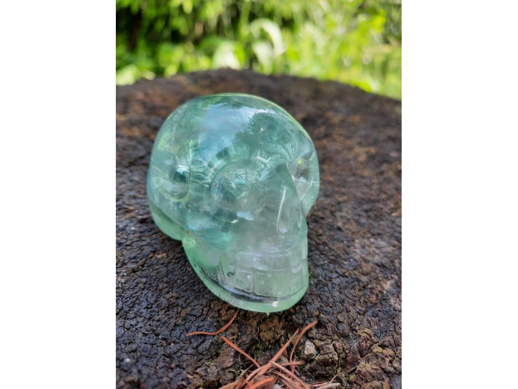 Green fluorite skull 4cm
