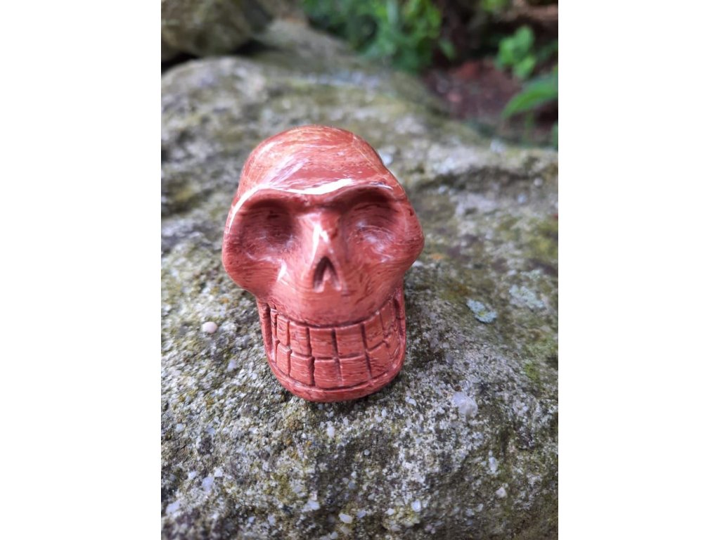 Red jasper skull 4cm