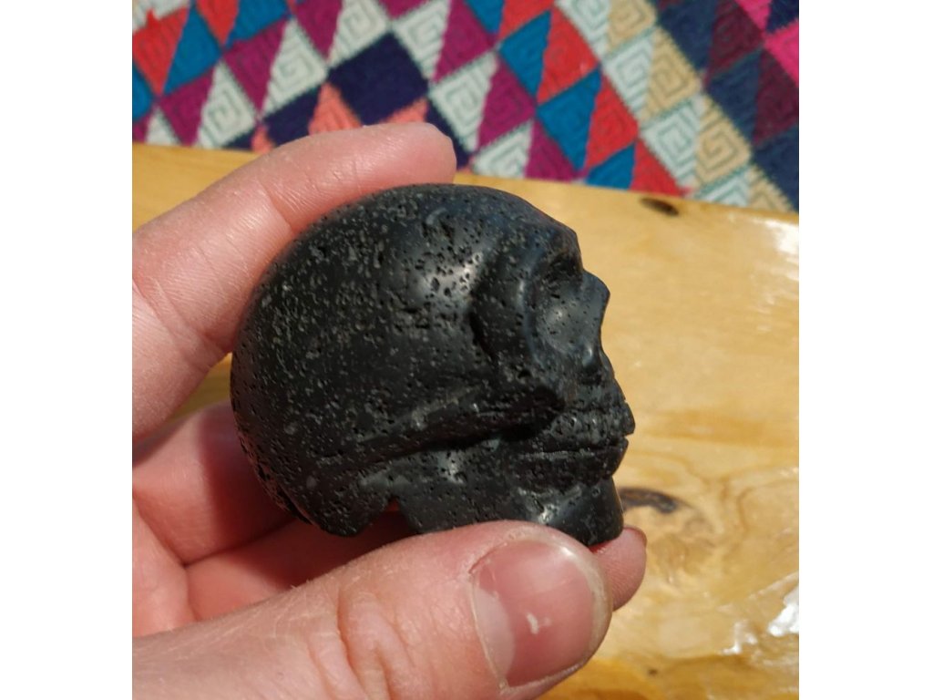Skull Lava polished 4cm