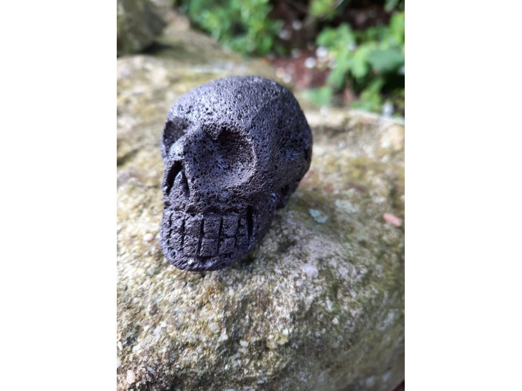 Skull Lava polished 6 cm