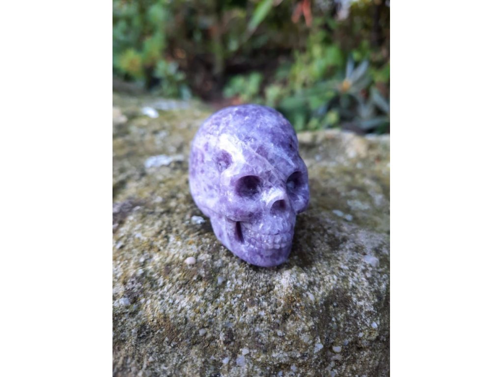 Skull realistic Lepidolite 4,5cm