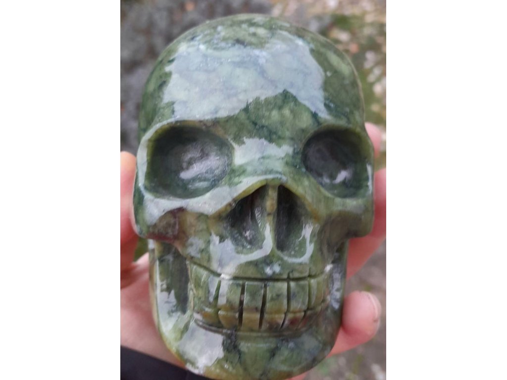 Skull Jade  10cm