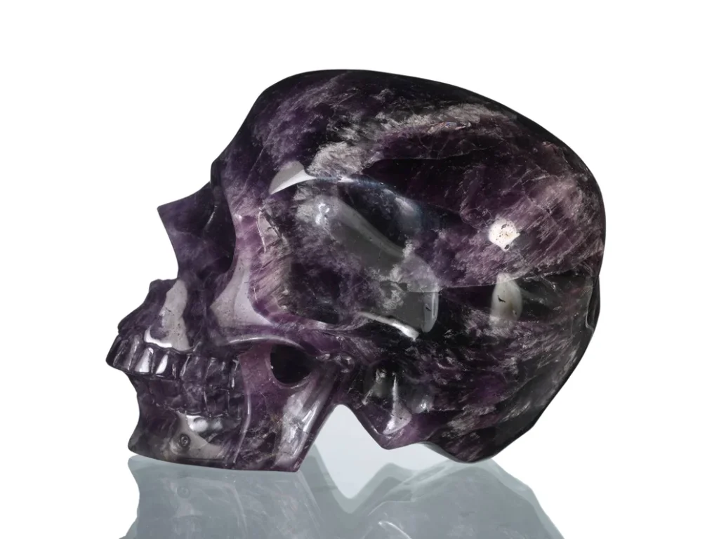 Socha lidské lebky temny Amethyst  Realistik 12cm extra