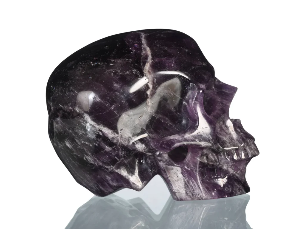 Socha lidské lebky temny Amethyst  Realistik 12cm extra