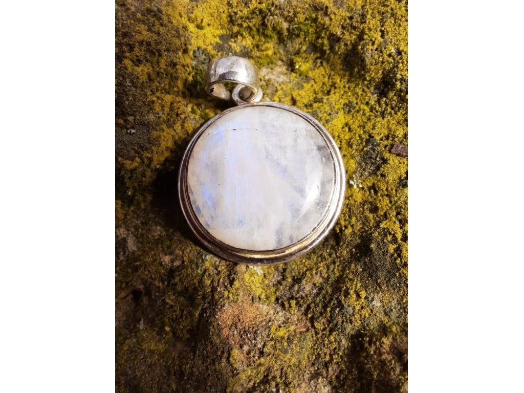 Moon stone Silver round Pendant 3cm