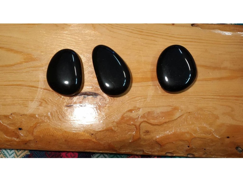 Black onyx flat stone 3-4cm