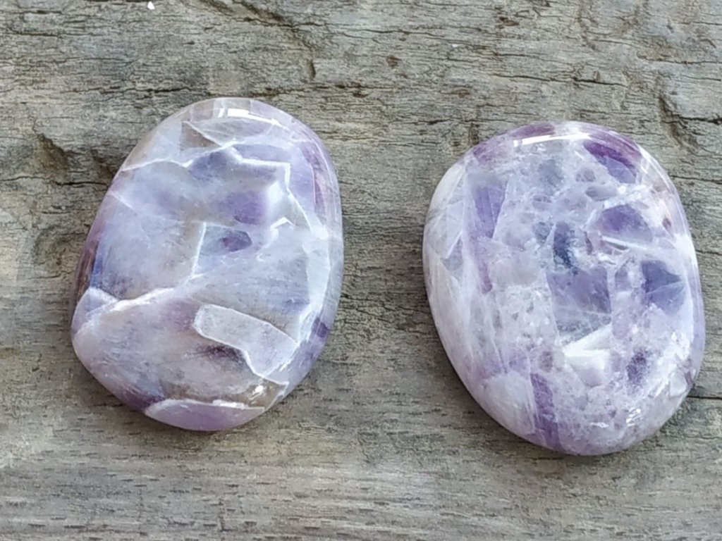 Plochy Temný/Darm Amethyst/Soap stone/Handschmeilcherstein 3-4,5cm ca