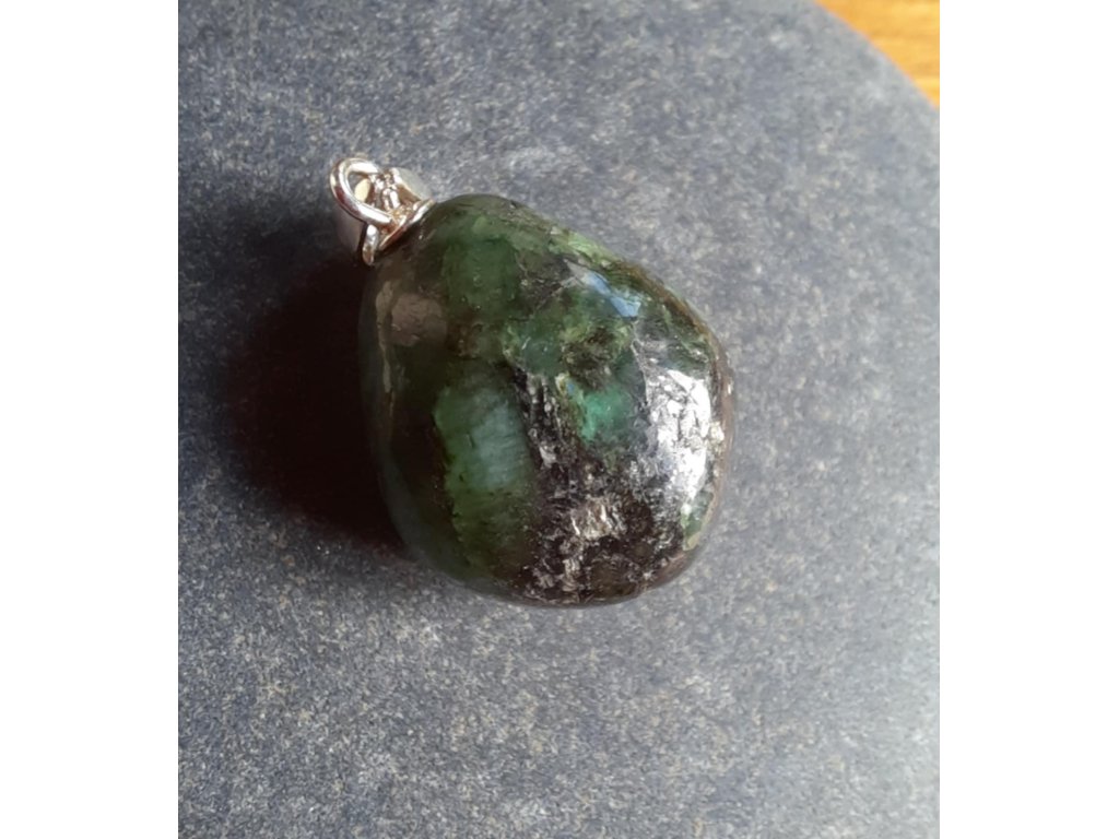 Silver hook pendant Emerald 2cm