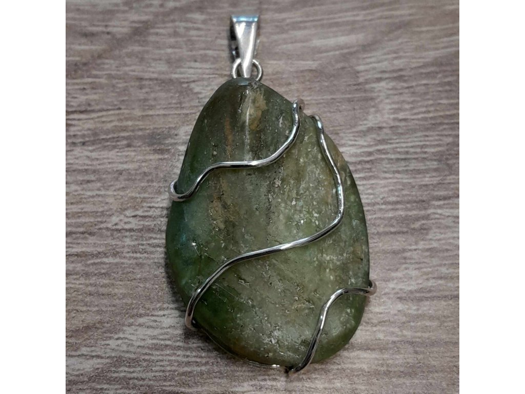 Silver pendant Olivine/ Epidote 4cm