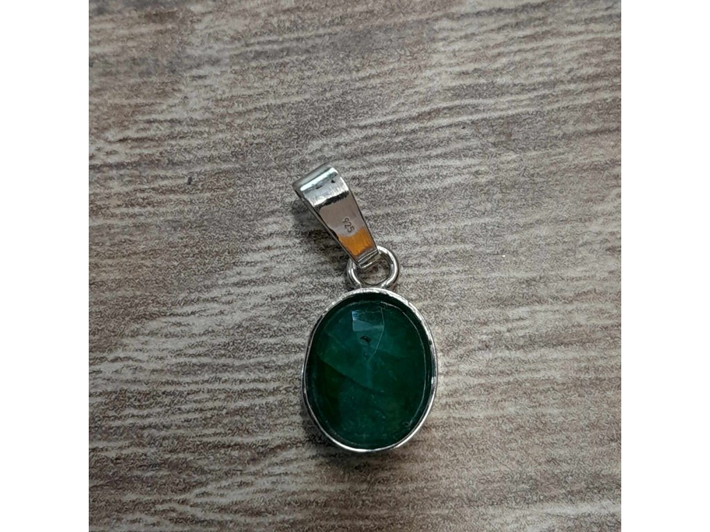 Silver Emerald facetted  pendant 2cm