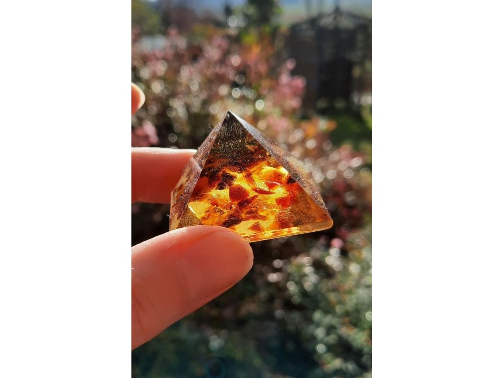 Pyramid Amber 4cm