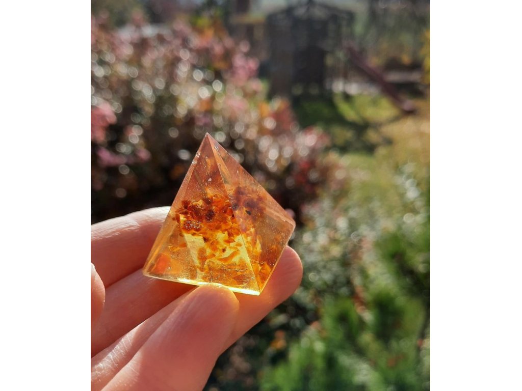 Pyramid Amber 4cm