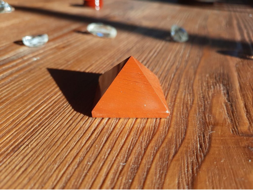 Pyramid Red Jaspis 2,5cm