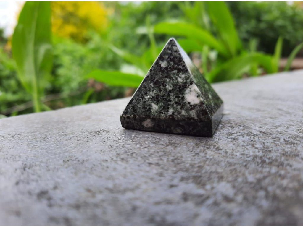 Pyramida,Pyramid Preseli Blue stone /Stonehenge/ Dolerite spotted 4cm