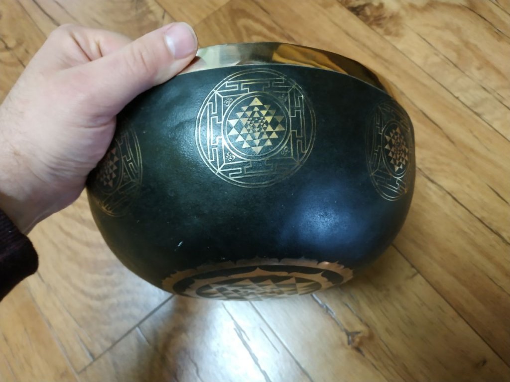 Tibetsky misa/Singing Bowl/Klangschalen Sri Yantra 22,5cm