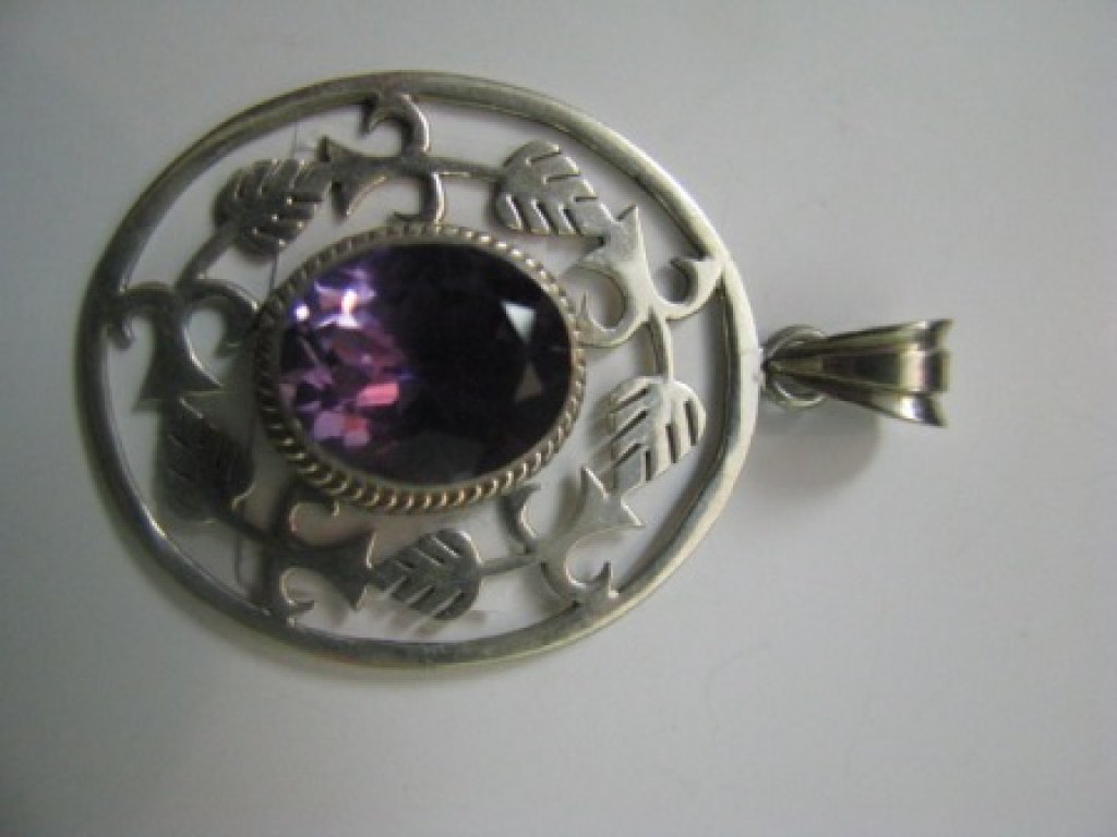 Big Oval Pendant with Amethyst