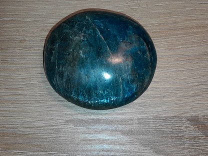 Apatite plochy/handstone/Hansdschmeilcher Jumbo  5,5cm