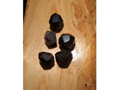 Granát,Garneth Krystalicky /dodecahedron2 cm