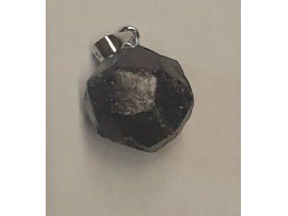 Granat krystal střibro haček Přivešek 1,5cm