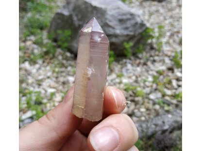 Křemen s Lithium s Inkluse Lepdidolitu/Crystal with Lithium inclusion with Lepidolite