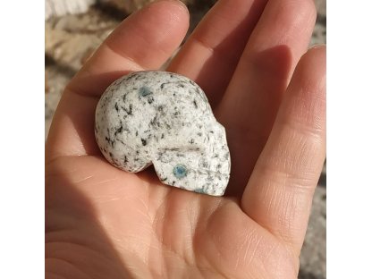 Lebka/Skull/Schädel K2 Azurite s granit 2