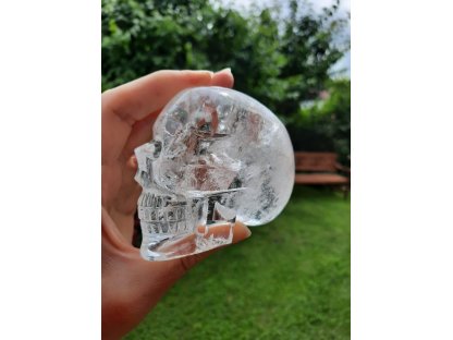 Crystal skull with rainbows 8cm 2