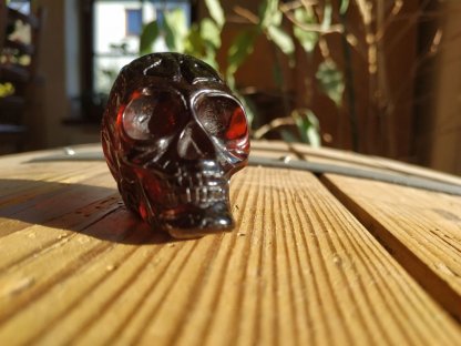 Lebka/Skull/Schädel pryskyřice s měď/Resin with copper infusion/Harz mit Kupfer 4cm Triquetra