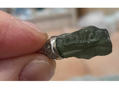 Moldavite/Vltavín přívěšek bily železo 2,5cm